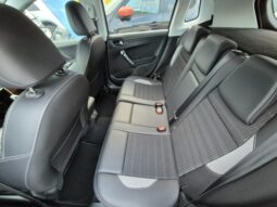 
										Peugeot 2008 ALLURE (GRIP CONTROL) completo									