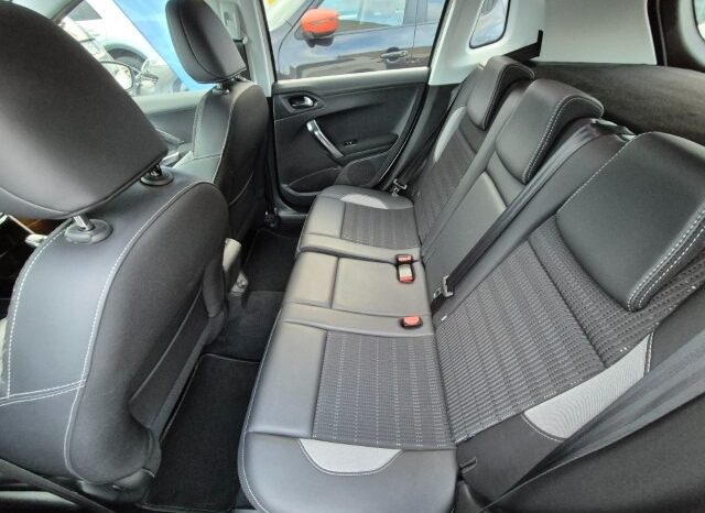 
								Peugeot 2008 ALLURE (GRIP CONTROL) completo									