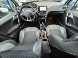 
										Peugeot 2008 ALLURE (GRIP CONTROL) completo									