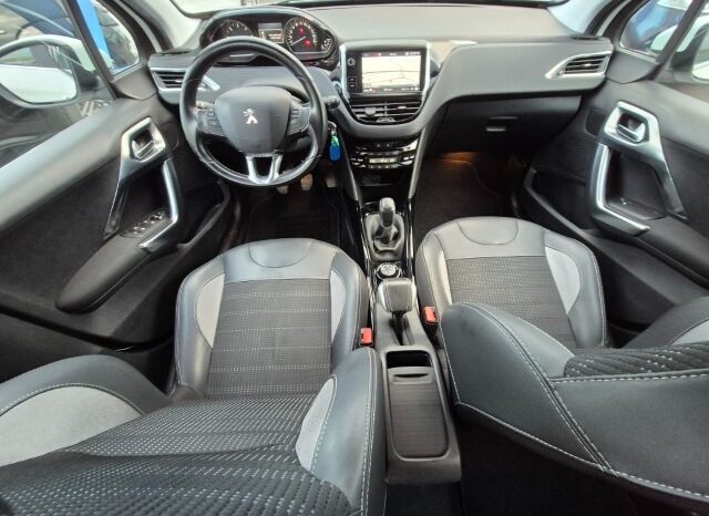 
								Peugeot 2008 ALLURE (GRIP CONTROL) completo									