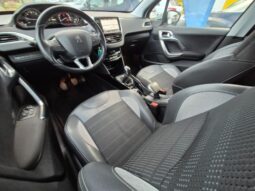
										Peugeot 2008 ALLURE (GRIP CONTROL) completo									