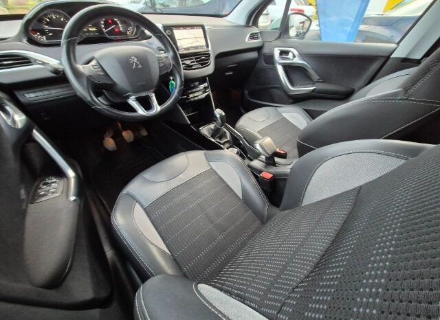 
								Peugeot 2008 ALLURE (GRIP CONTROL) completo									