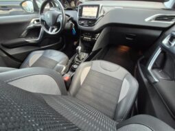 
										Peugeot 2008 ALLURE (GRIP CONTROL) completo									