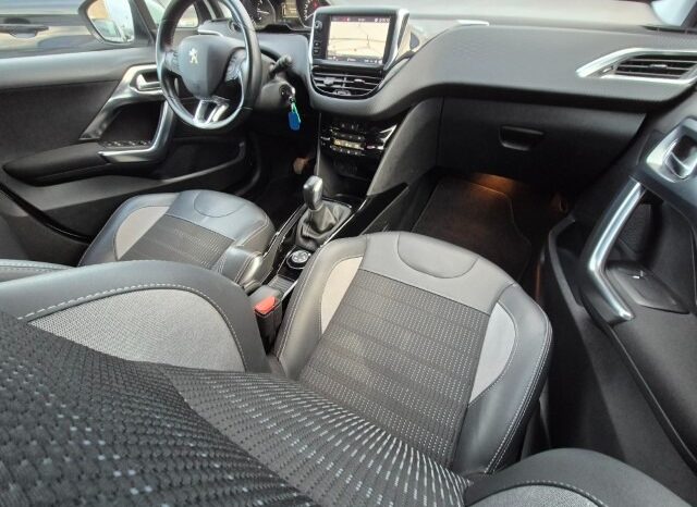 
								Peugeot 2008 ALLURE (GRIP CONTROL) completo									