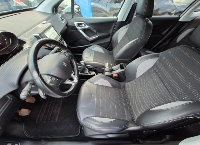 
								Peugeot 2008 ALLURE (GRIP CONTROL) completo									