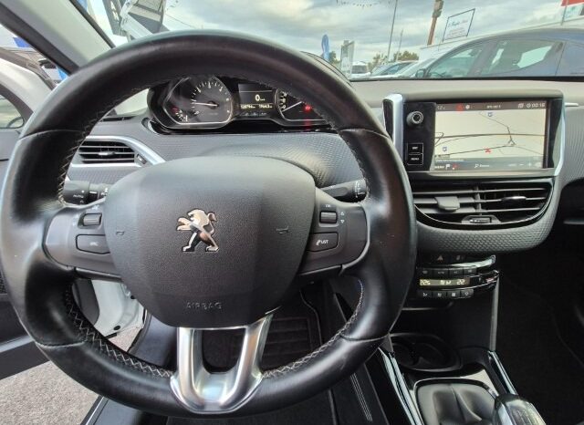 
								Peugeot 2008 ALLURE (GRIP CONTROL) completo									