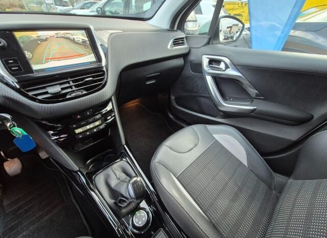 
								Peugeot 2008 ALLURE (GRIP CONTROL) completo									