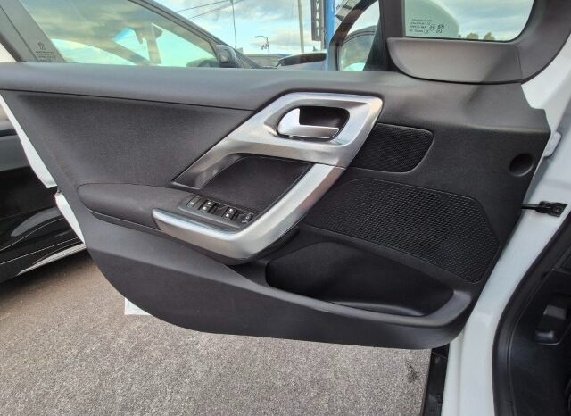 
								Peugeot 2008 ALLURE (GRIP CONTROL) completo									