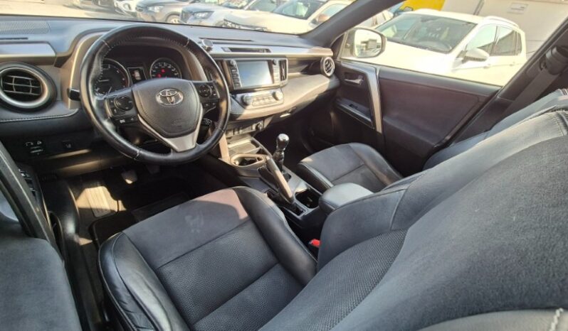 
								Toyota RAV4 LOUNGE completo									