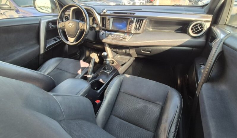 
								Toyota RAV4 LOUNGE completo									