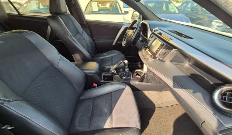
								Toyota RAV4 LOUNGE completo									