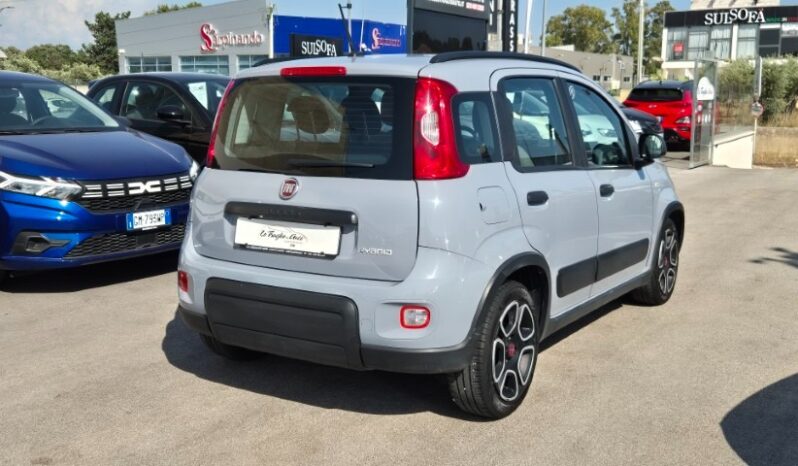 
								Fiat panda HYBRID CITY LIFE completo									