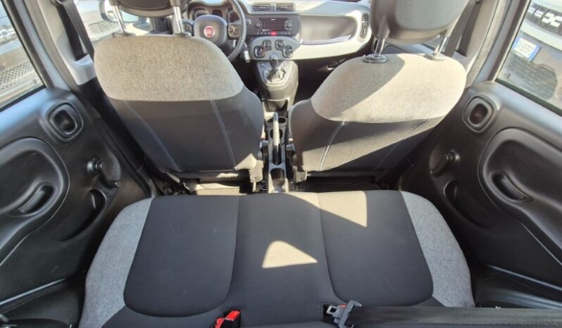 
								Fiat panda HYBRID CITY LIFE completo									