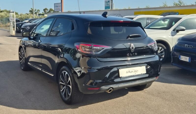 
								Renault CLIO TECHNO completo									