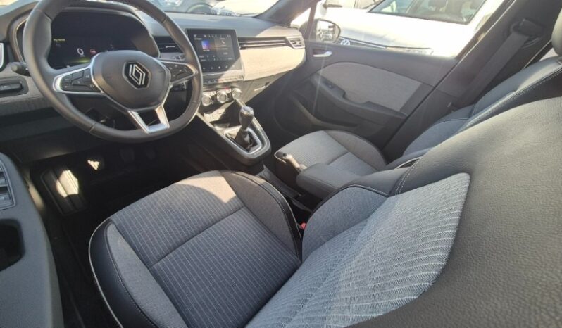 
								Renault CLIO TECHNO completo									