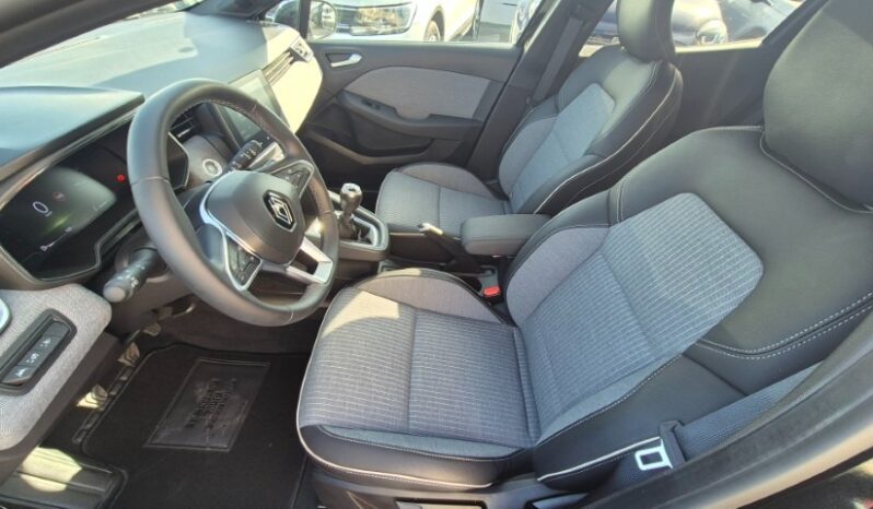 
								Renault CLIO TECHNO completo									
