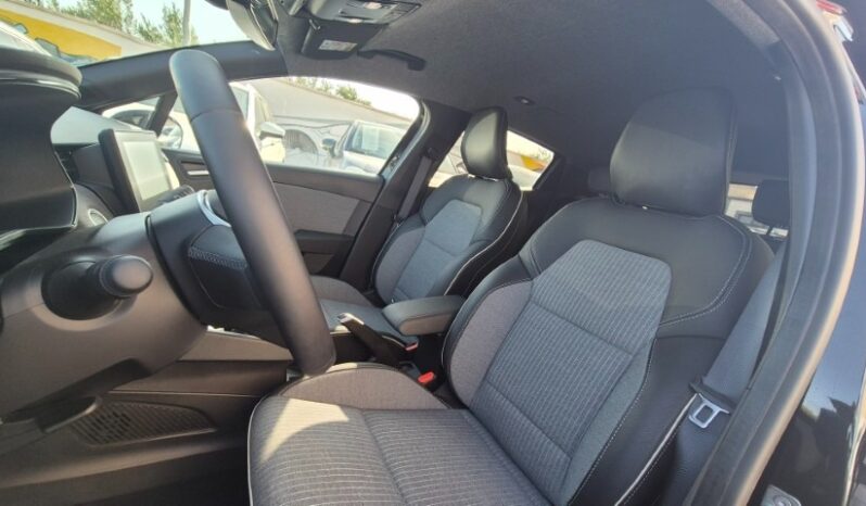 
								Renault CLIO TECHNO completo									