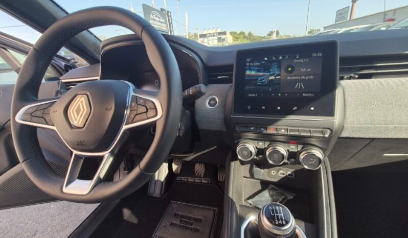 
								Renault CLIO TECHNO completo									