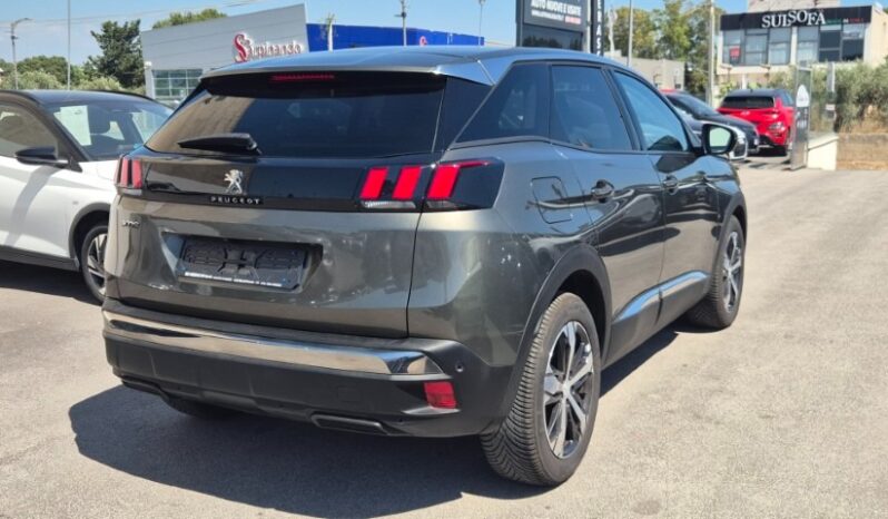 
								Peugeot 3008 EAT8 ALLURE completo									