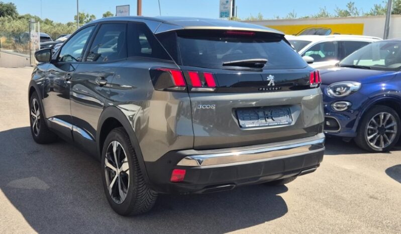 
								Peugeot 3008 EAT8 ALLURE completo									