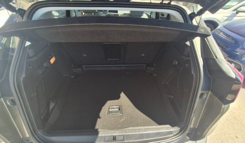 
								Peugeot 3008 EAT8 ALLURE completo									