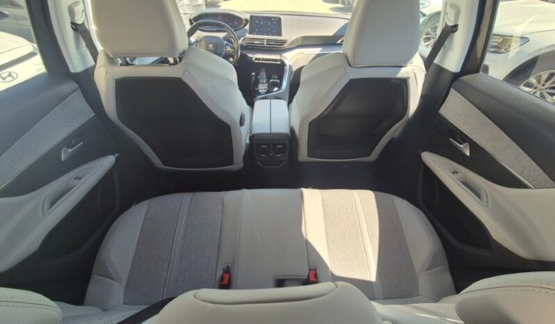 
								Peugeot 3008 EAT8 ALLURE completo									