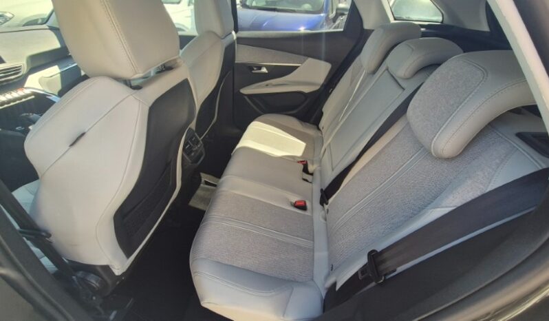 
								Peugeot 3008 EAT8 ALLURE completo									
