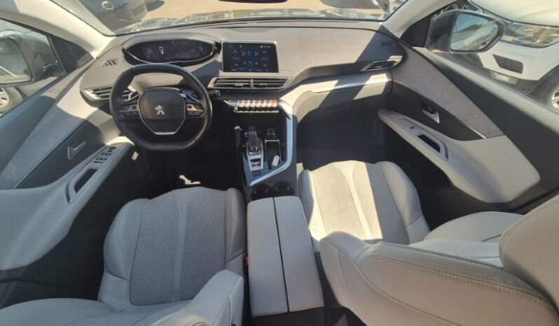 
								Peugeot 3008 EAT8 ALLURE completo									