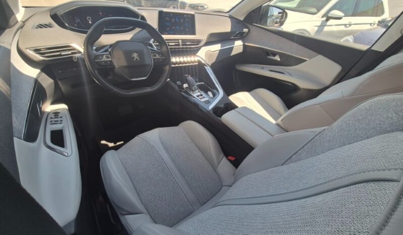 
								Peugeot 3008 EAT8 ALLURE completo									