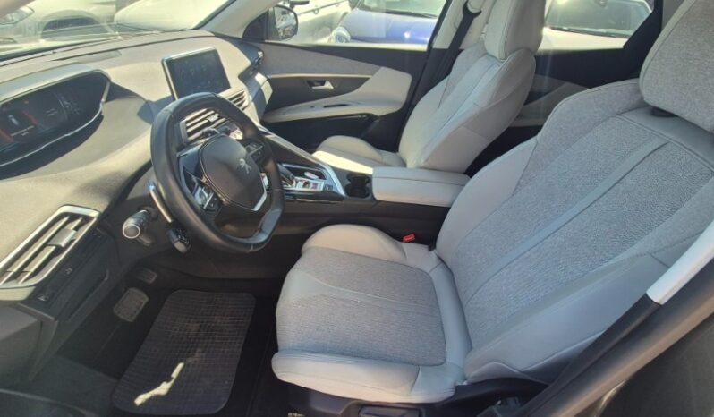 
								Peugeot 3008 EAT8 ALLURE completo									