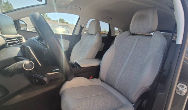 
								Peugeot 3008 EAT8 ALLURE completo									