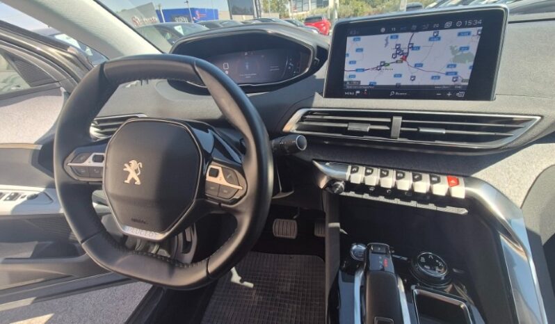 
								Peugeot 3008 EAT8 ALLURE completo									