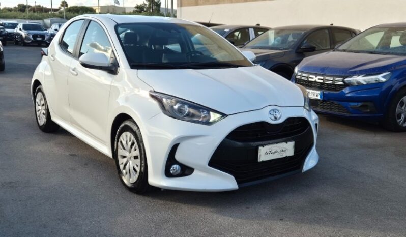 
								Toyota YARIS completo									