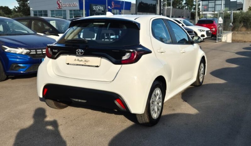 
								Toyota YARIS completo									