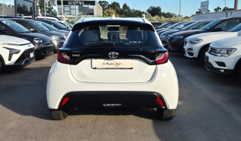 
								Toyota YARIS completo									