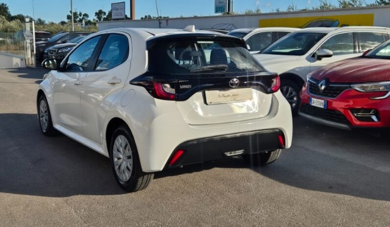 
								Toyota YARIS completo									