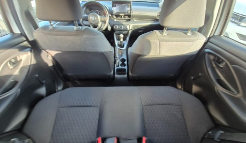 
								Toyota YARIS completo									