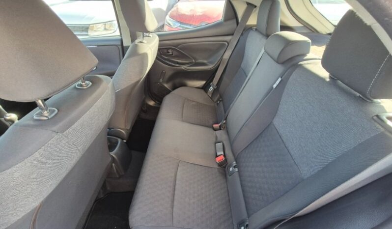 
								Toyota YARIS completo									
