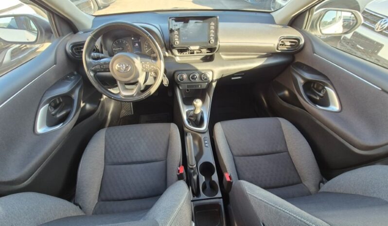 
								Toyota YARIS completo									
