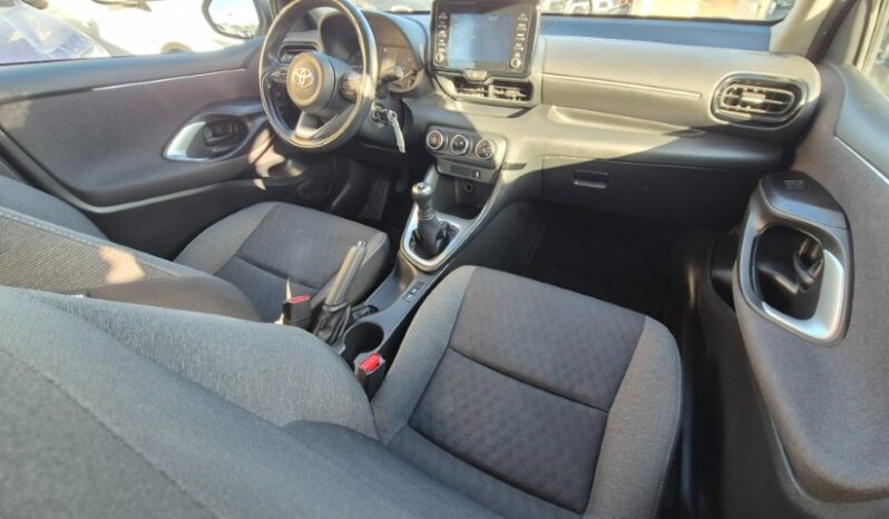 
								Toyota YARIS completo									