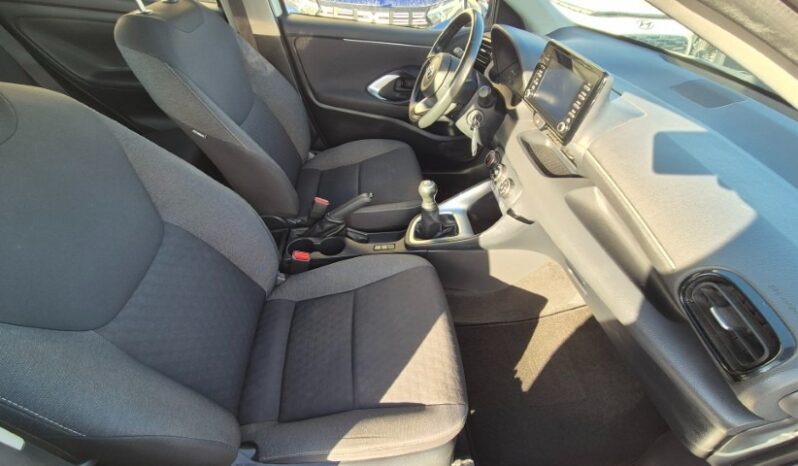
								Toyota YARIS completo									