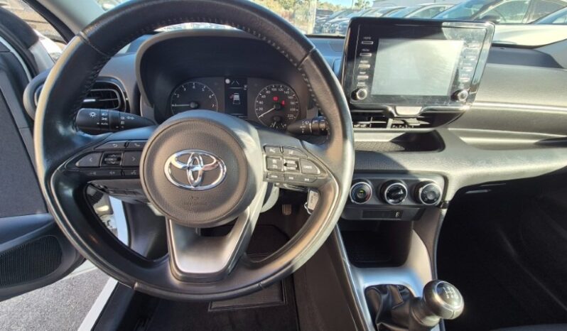 
								Toyota YARIS completo									