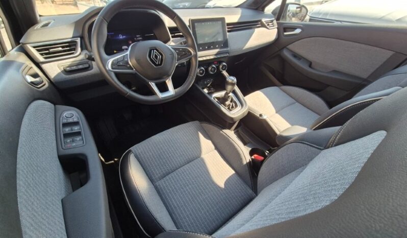 
								Renault CLIO TCE TECHNO 2024 completo									
