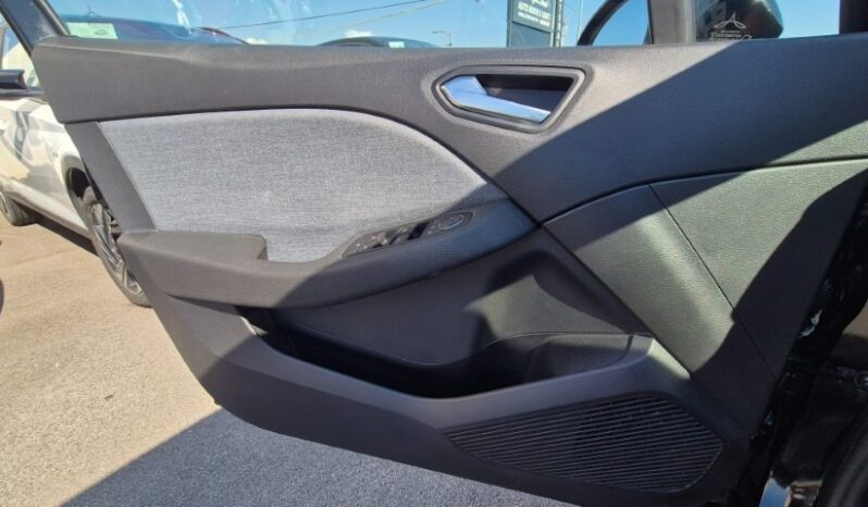 
								Renault CLIO TCE TECHNO 2024 completo									