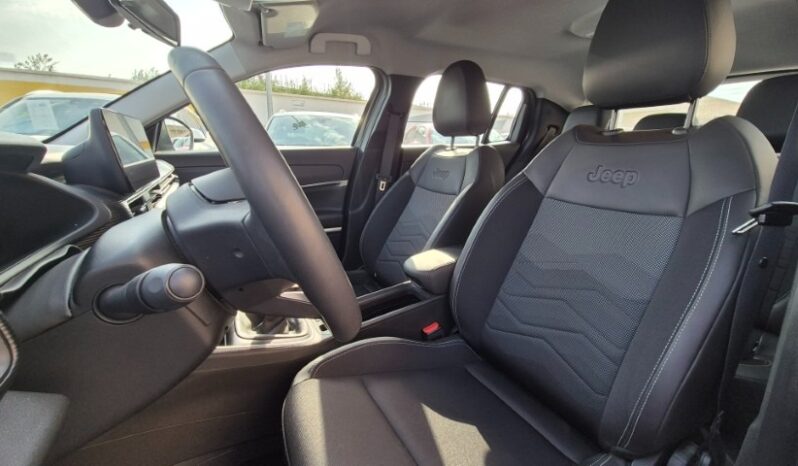 
								Jeep AVENGER ALTITUDE 2024 completo									