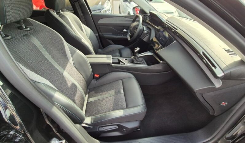 
								Peugeot 308 ALLURE PACK 2024 completo									