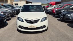 
										Lancia YPSILON HYBRID SILVER 2022 completo									