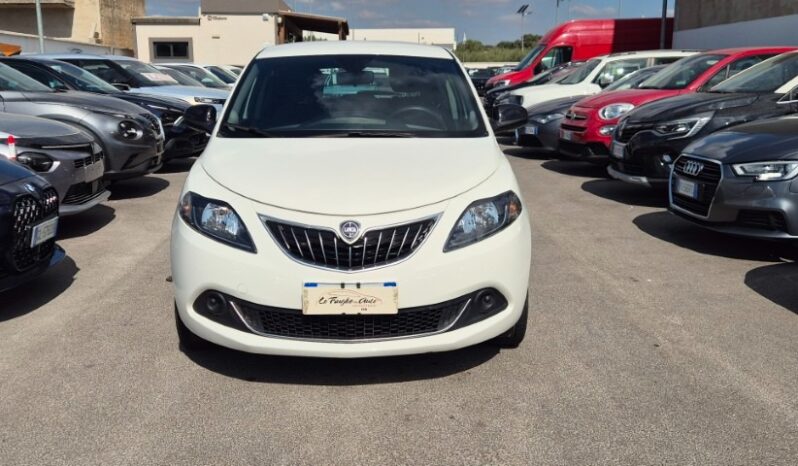 
								Lancia YPSILON HYBRID SILVER 2022 completo									