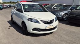
										Lancia YPSILON HYBRID SILVER 2022 completo									