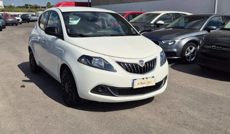 
								Lancia YPSILON HYBRID SILVER 2022 completo									